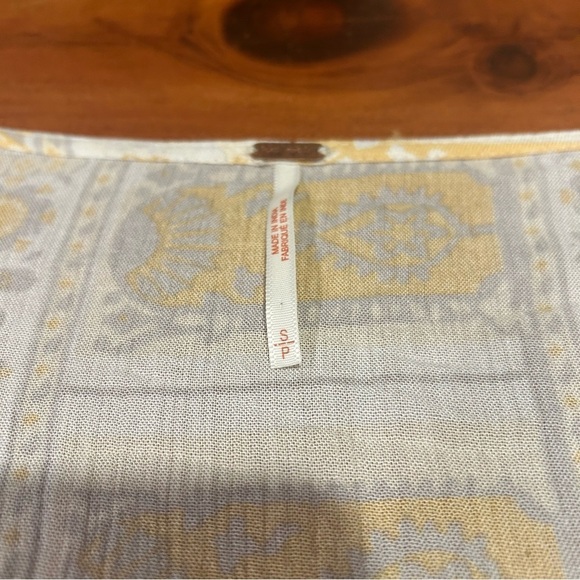 Free People Rosalie Wrap Top. Womens Size S. Bell Sleeves Bohemian Cream/Yellow - Picture 6 of 11